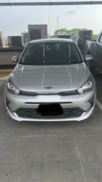 KIA Rio 1.4L  Vibrant usado (2022) color Plata precio $65.000.000