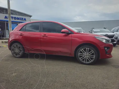 KIA Rio 1.4L  Vibrant usado (2022) color Rojo precio $71.000.000