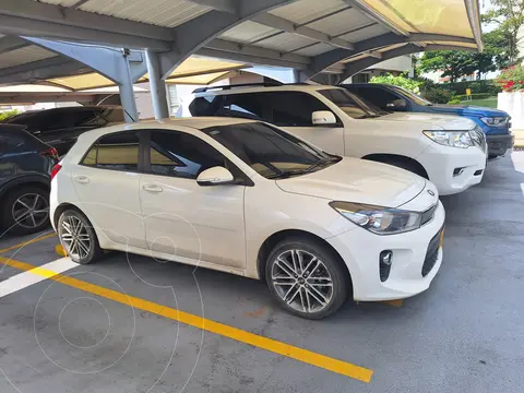 KIA Rio 1.4L  Vibrant usado (2020) color Blanco precio $62.000.000