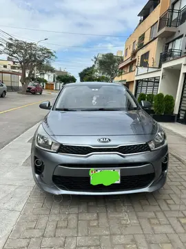 KIA Rio 1.4L LX Full usado (2020) color Gris precio u$s14,000