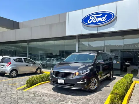 Kia Sedona LX TA usado (2020) color Gris Oscuro precio $409,000