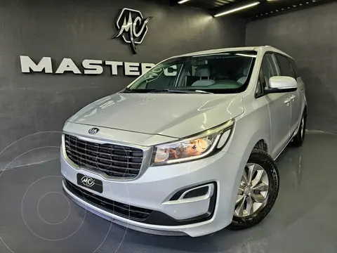 Kia Sedona LX usado (2020) color plateado precio $270,000