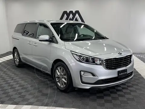 Kia Sedona EX Pack usado (2019) color plateado precio $341,999