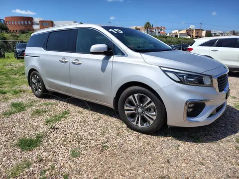 Kia Sedona EX Pack usado (2019) color plateado precio $310,000