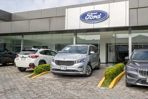 Kia Sedona LX TA usado (2020) color Plata precio $325,000