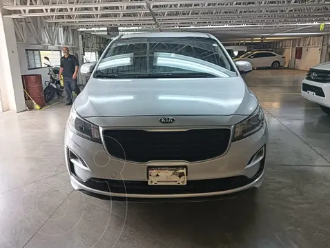 Kia Sedona EX Pack usado (2019) color plateado precio $310,000