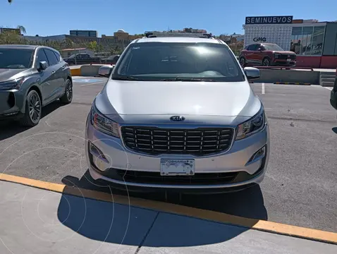Kia Sedona EX Pack usado (2020) color plateado precio $330,000