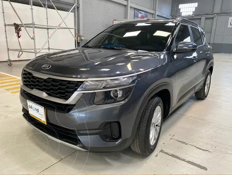 foto KIA Seltos Emotion usado (2022) color Gris precio $95.800.000