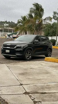 Kia Seltos EX Aut usado (2023) color Negro Perla precio $355,000