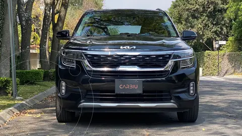 Kia Seltos SX usado (2022) color Negro precio $338,999