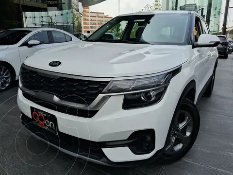 Kia Seltos EX usado (2021) color Blanco financiado en mensualidades(enganche $76,300 mensualidades desde $5,835)