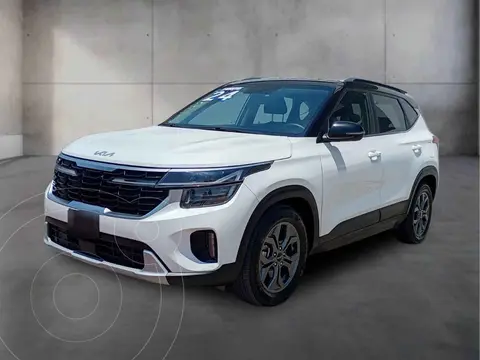 Kia Seltos EX Pack usado (2024) color Blanco financiado en mensualidades(enganche $94,380 mensualidades desde $9,307)