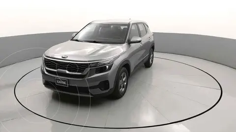 Kia Seltos EX usado (2021) color Gris precio $435,999