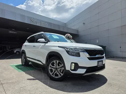 Kia Seltos SX usado (2023) color Blanco financiado en mensualidades(enganche $91,200 mensualidades desde $10,494)