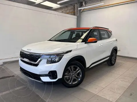 Kia Seltos EX Pack usado (2023) color Blanco financiado en mensualidades(enganche $107,638 mensualidades desde $9,240)