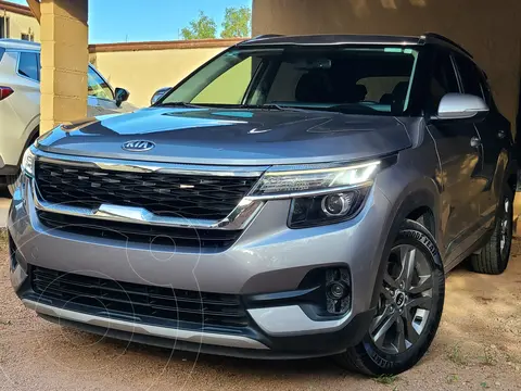 Kia Seltos EX Pack usado (2020) color Gris Hierro precio $329,000