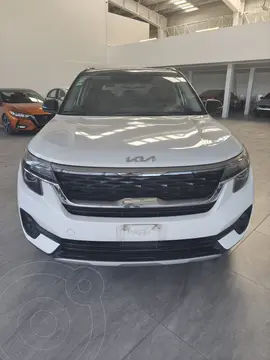 Kia Seltos EX Pack usado (2022) color Blanco Perla precio $360,000