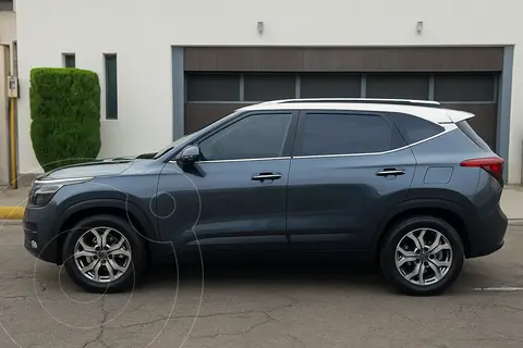 Kia Seltos EX Pack usado (2024) color Gris Hierro precio $175,000