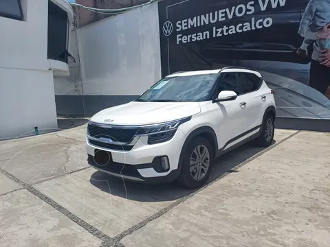 foto Kia Seltos SX usado (2022) color Blanco precio $419,999