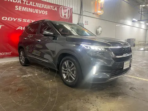 Kia Seltos SX usado (2022) color plateado precio $395,900