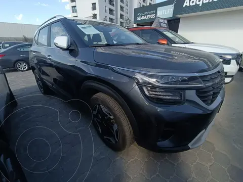 Kia Seltos SXL usado (2024) color Gris Gravedadtecho Blanco precio $511,000
