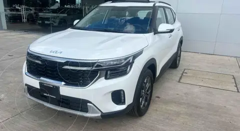 Kia Seltos SX usado (2024) color Blanco financiado en mensualidades(enganche $112,050 mensualidades desde $12,270)