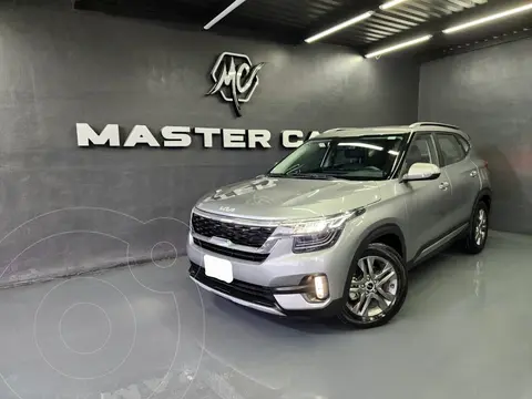 Kia Seltos SX usado (2022) color plateado precio $379,000