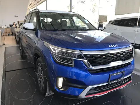Kia Seltos GT Line Aut usado (2022) color AZUL INTELLIGENCYTECHO BLANCO precio $435,300