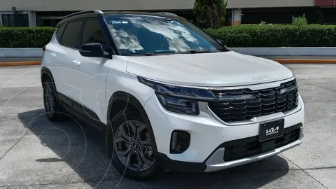 Kia Seltos EX Pack usado (2024) color Blanco financiado en mensualidades(enganche $97,994 mensualidades desde $11,276)