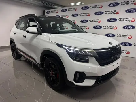 Kia Seltos EX Pack usado (2021) color Blanco precio $299,000