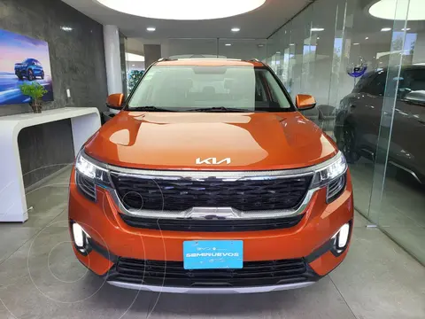 Kia Seltos SX usado (2023) color Naranja precio $379,000