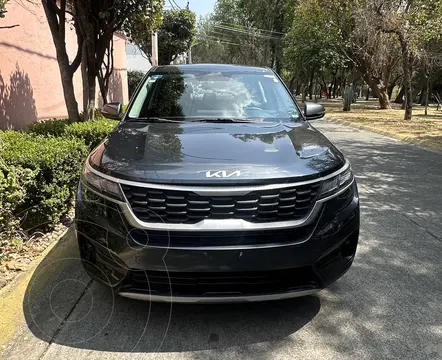 Kia Seltos EX usado (2023) color Gris precio $335,000