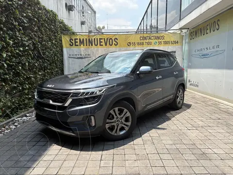Kia Seltos SX usado (2022) color Negro precio $375,000
