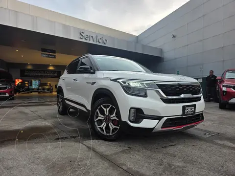 Kia Seltos GT Line usado (2023) color Blanco financiado en mensualidades(enganche $104,196 mensualidades desde $11,989)