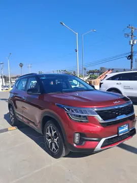 Kia Seltos GT Line usado (2023) color Rojo Intenso + Techo Negro precio $365,000