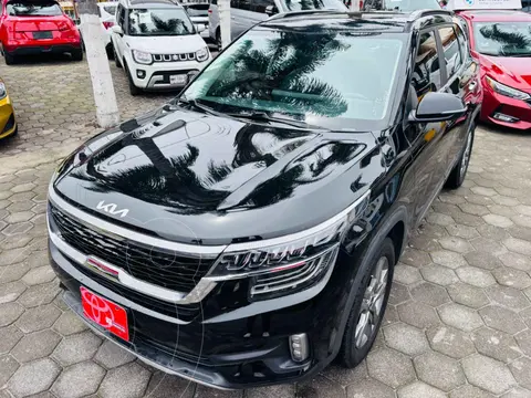 Kia Seltos SX usado (2022) color Negro financiado en mensualidades(enganche $87,881 mensualidades desde $7,806)