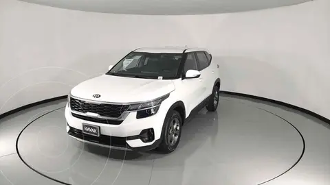 Kia Seltos EX usado (2020) color Negro precio $393,999