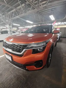 Kia Seltos EX usado (2022) color Naranja precio $359,000