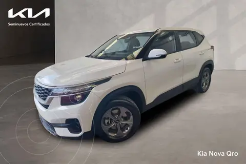 Kia Seltos EX usado (2022) color Blanco financiado en mensualidades(enganche $85,838 mensualidades desde $7,369)