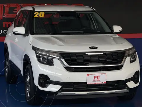 Kia Seltos EX usado (2020) color Blanco financiado en mensualidades(enganche $146,400)