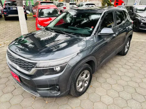 Kia Seltos EX usado (2020) color Gris precio $267,000