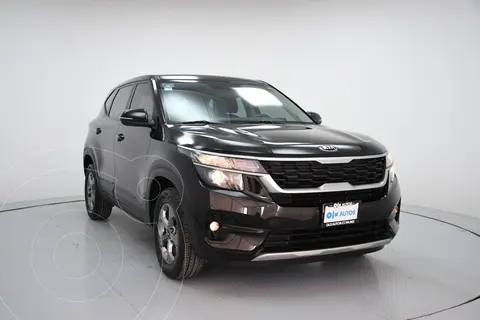 foto Kia Seltos EX usado (2020) color Negro precio $347,300