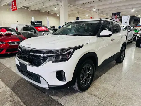 Kia Seltos SXL usado (2024) color Blanco financiado en mensualidades(enganche $108,973 mensualidades desde $8,337)