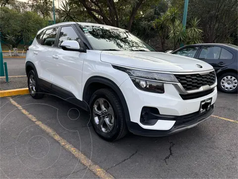 Kia Seltos EX usado (2020) color Blanco precio $264,000