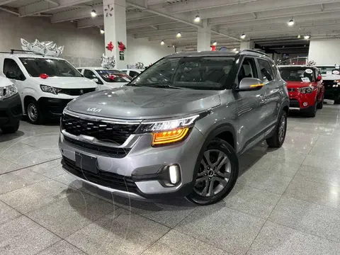 Kia Seltos SX usado (2023) color Plata precio $380,000