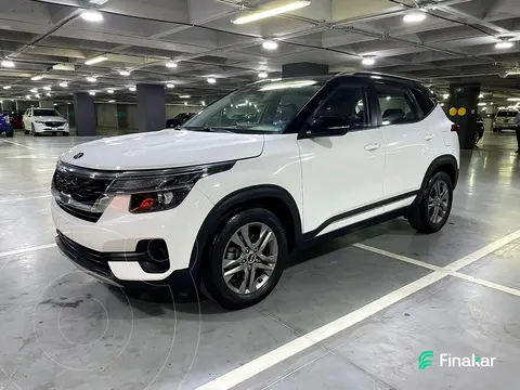 Kia Seltos EX Pack usado (2021) color Blanco precio $289,000