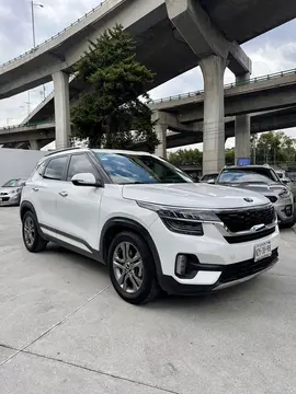 Kia Seltos SX usado (2021) color Blanco precio $250,000