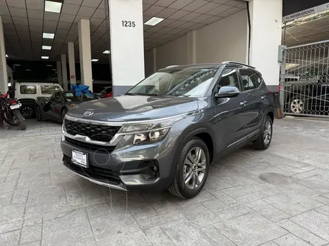 Kia Seltos EX PACK Aut usado (2020) color Gris financiado en mensualidades(enganche $64,000 mensualidades desde $9,490)