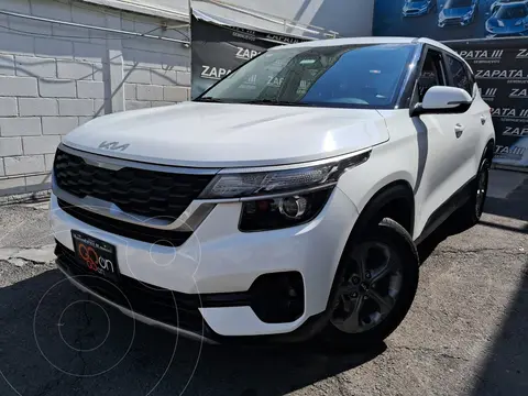 Kia Seltos EX Aut usado (2022) color Blanco financiado en mensualidades(enganche $89,652 mensualidades desde $6,856)