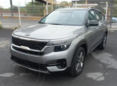 Kia Seltos EX Pack usado (2021) color Gris precio $305,000